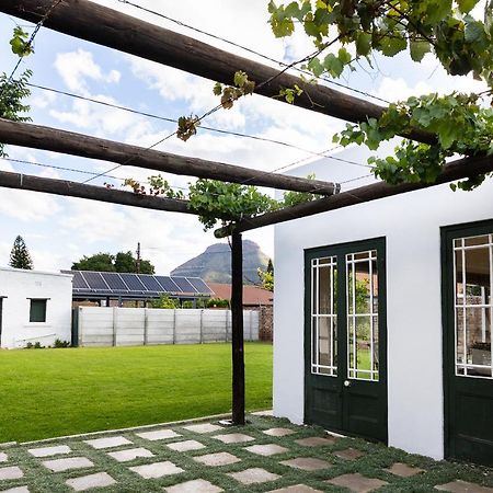 Victorian Square Guesthouse Graaff-Reinet エクステリア 写真