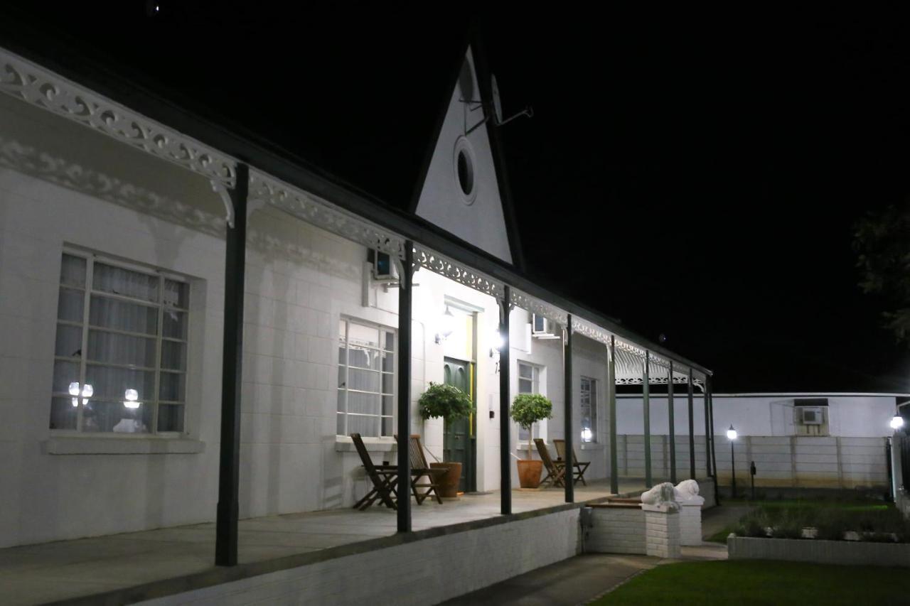Victorian Square Guesthouse Graaff-Reinet エクステリア 写真