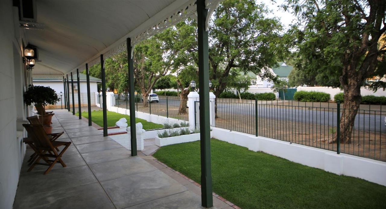 Victorian Square Guesthouse Graaff-Reinet エクステリア 写真
