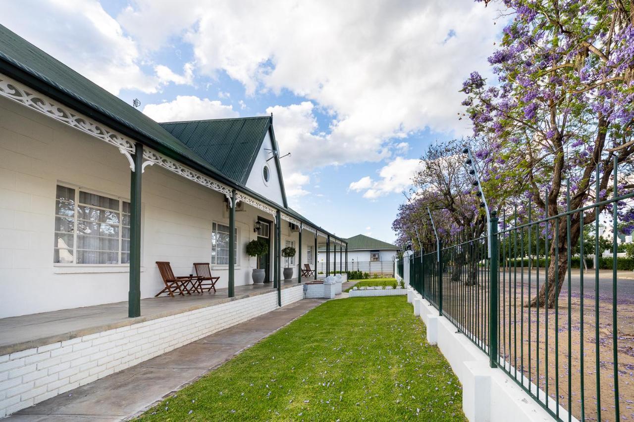 Victorian Square Guesthouse Graaff-Reinet エクステリア 写真