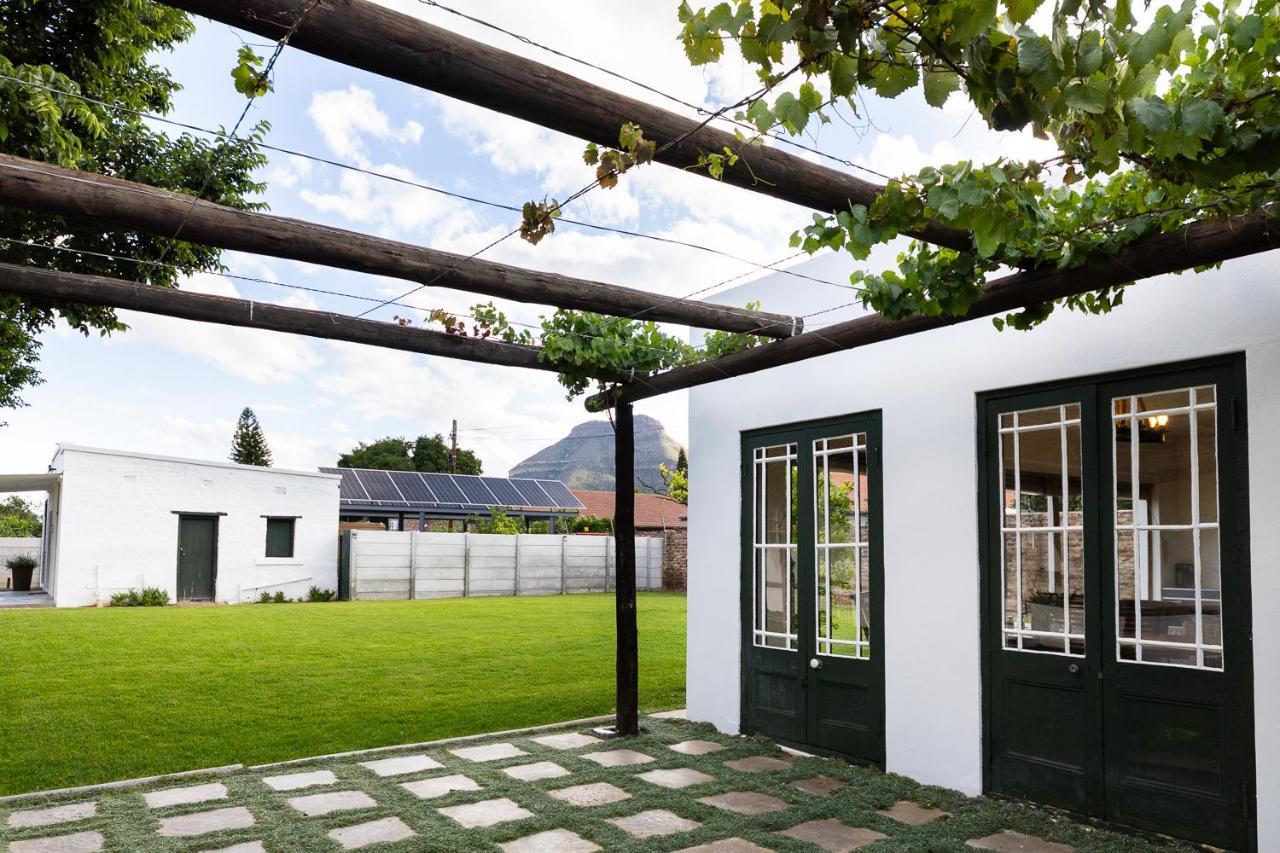 Victorian Square Guesthouse Graaff-Reinet エクステリア 写真