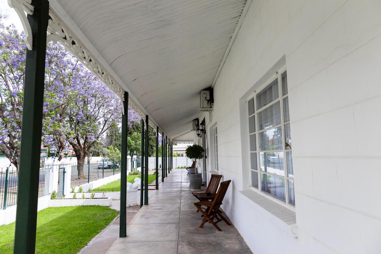 Victorian Square Guesthouse Graaff-Reinet エクステリア 写真