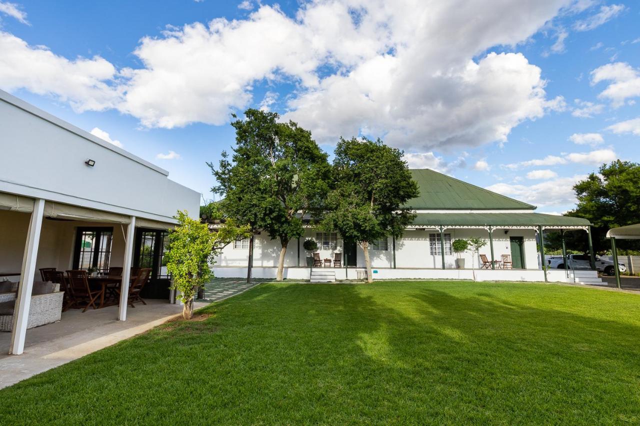 Victorian Square Guesthouse Graaff-Reinet エクステリア 写真