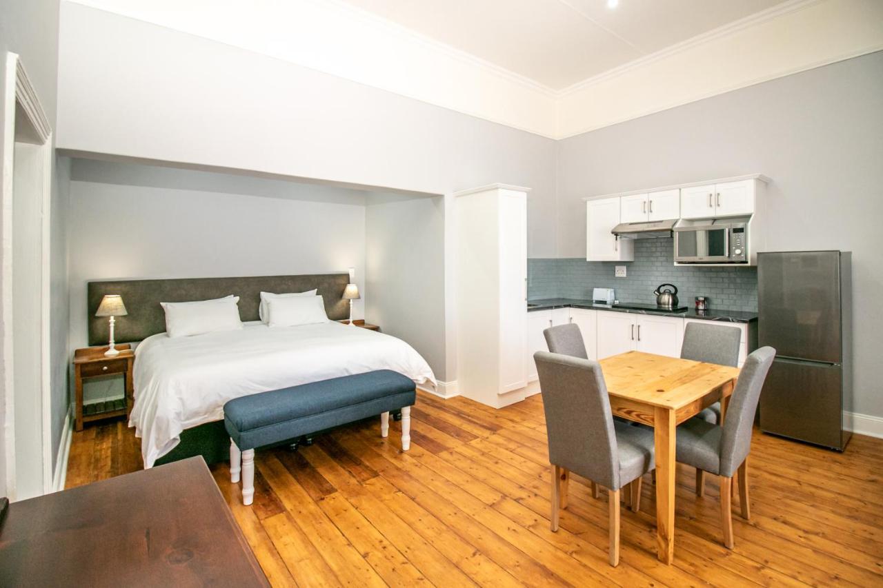 Victorian Square Guesthouse Graaff-Reinet エクステリア 写真