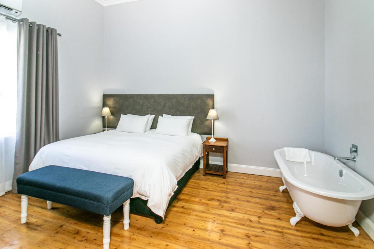 Victorian Square Guesthouse Graaff-Reinet エクステリア 写真