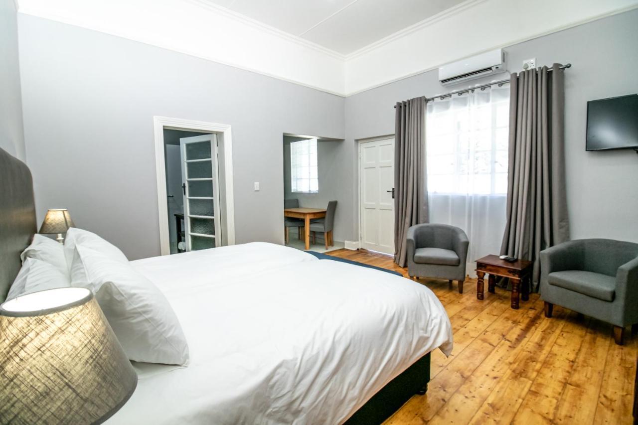 Victorian Square Guesthouse Graaff-Reinet エクステリア 写真