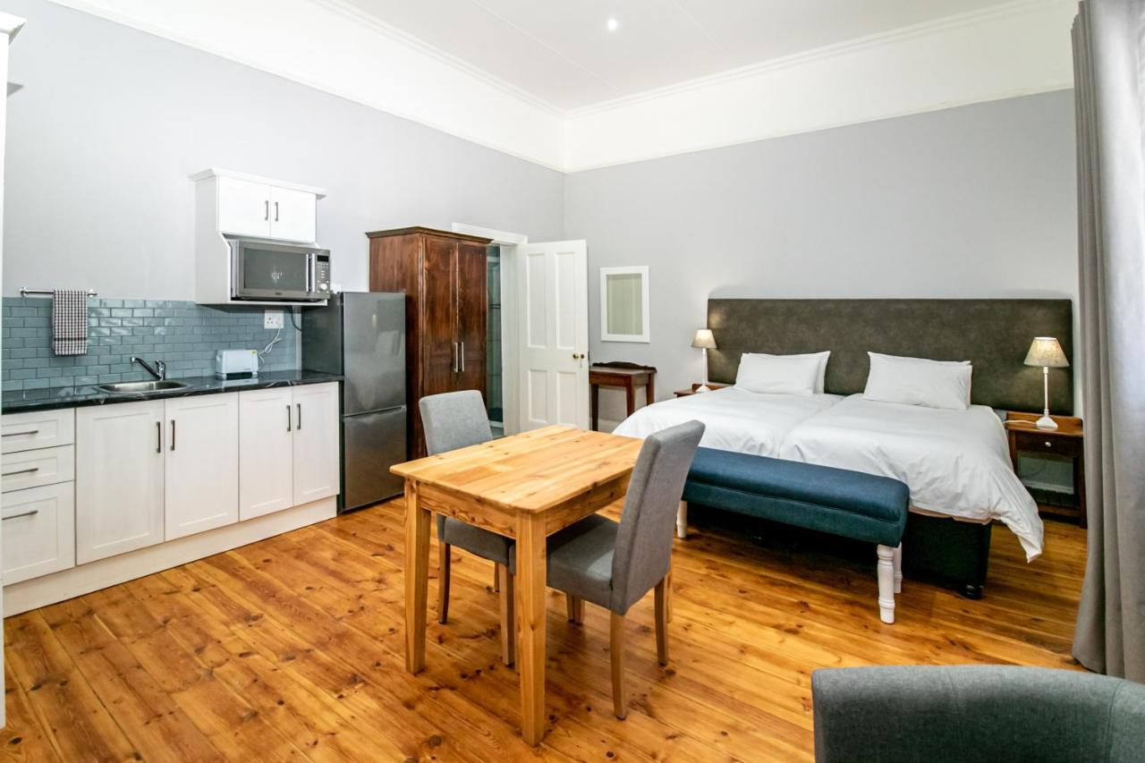 Victorian Square Guesthouse Graaff-Reinet エクステリア 写真