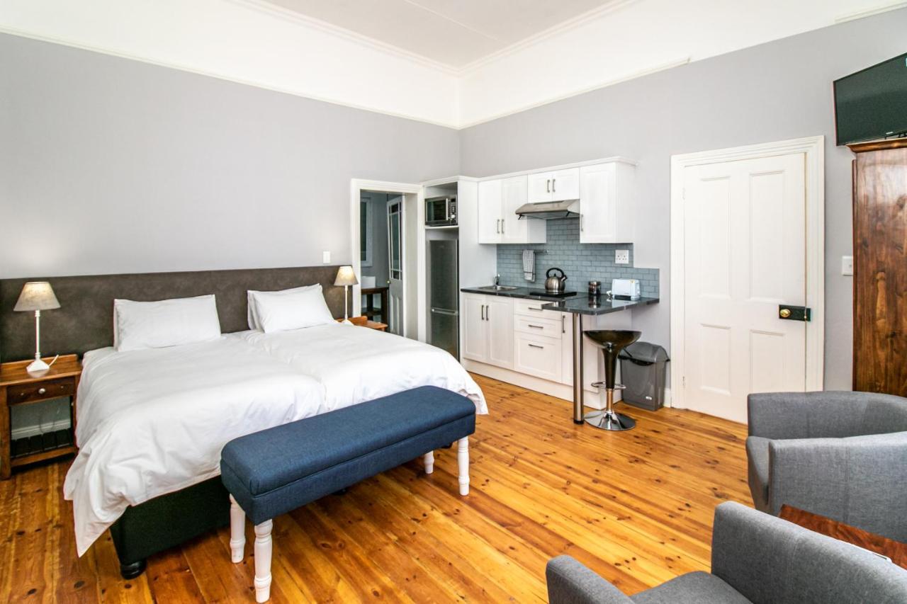 Victorian Square Guesthouse Graaff-Reinet エクステリア 写真