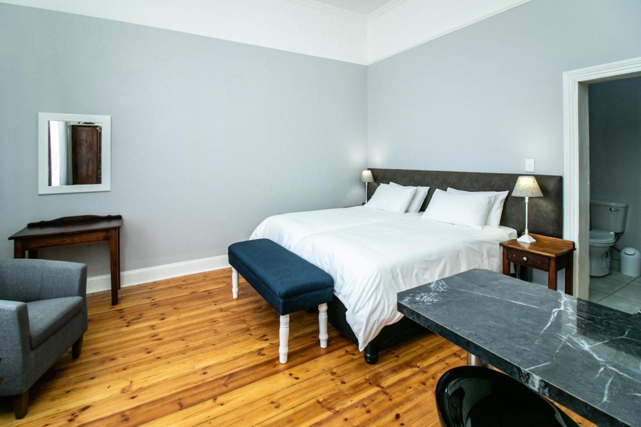 Victorian Square Guesthouse Graaff-Reinet エクステリア 写真