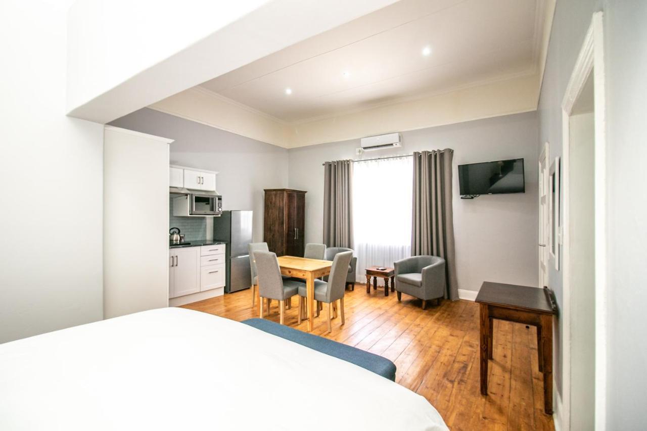 Victorian Square Guesthouse Graaff-Reinet エクステリア 写真