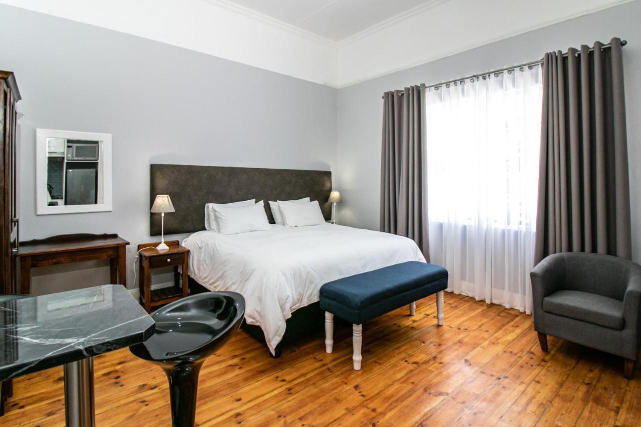 Victorian Square Guesthouse Graaff-Reinet エクステリア 写真