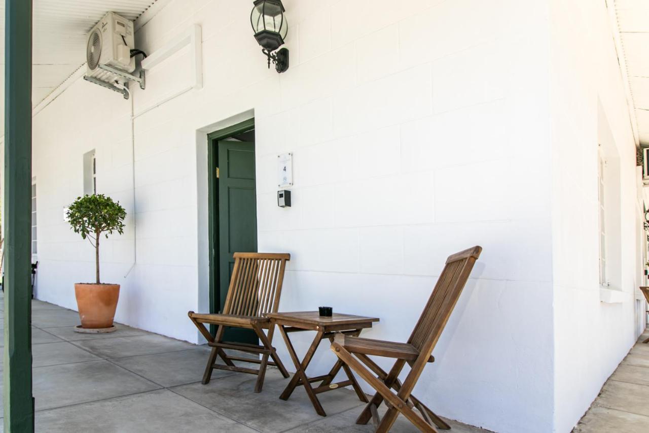 Victorian Square Guesthouse Graaff-Reinet エクステリア 写真