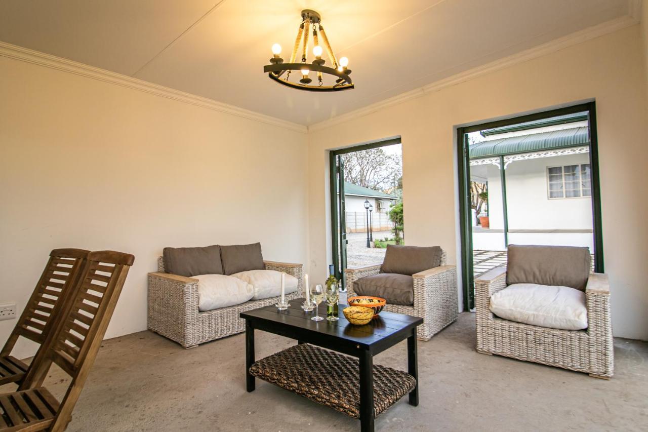 Victorian Square Guesthouse Graaff-Reinet エクステリア 写真