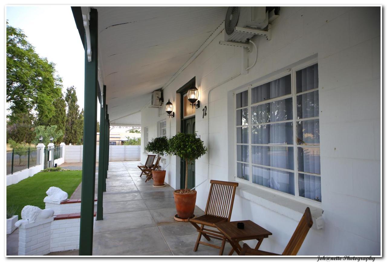 Victorian Square Guesthouse Graaff-Reinet エクステリア 写真