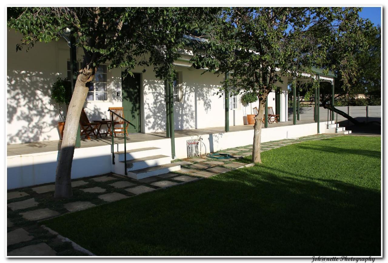 Victorian Square Guesthouse Graaff-Reinet エクステリア 写真