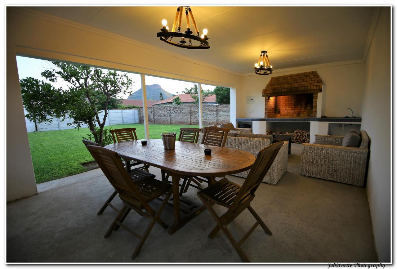 Victorian Square Guesthouse Graaff-Reinet エクステリア 写真
